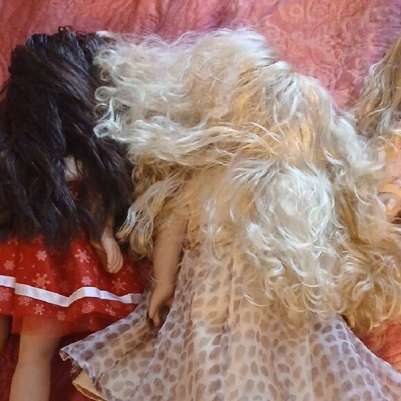 Stylish Doll Set with Red, Beige, and Yellow Outfits - Picture 6 of 7